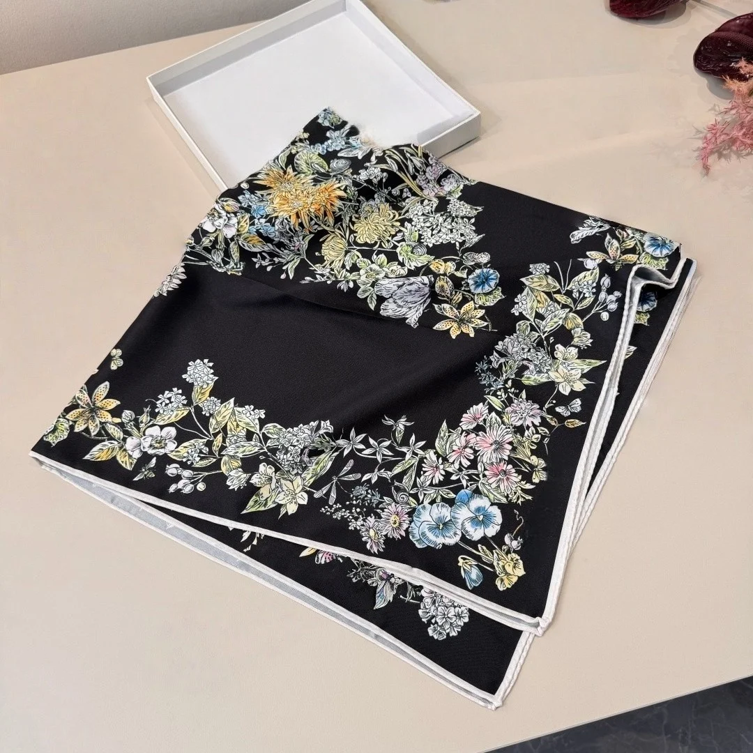 Luxury Designer Silk Scarf Women's Headscarf/shawl Vintage Garden Floral Silk Scarf Bag Decoration Holiday Gift 90x90CM
Luxury Designer Silk Scarf Women's Headscarf/shawl Vintage Garden Floral Silk Scarf Bag Decoration Holiday Gift 90x90CM