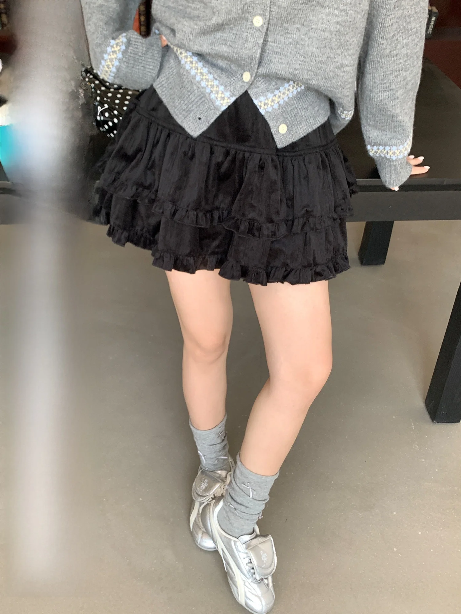 Spring 2026 Women's Unique Beautiful Short Velvet Skirt Slimming Cake Skirt Large Size plus Size Casual mid Waist Design
Spring 2026 Women's Unique Beautiful Short Velvet Skirt Slimming Cake Skirt Large Size plus Size Casual mid Waist Design