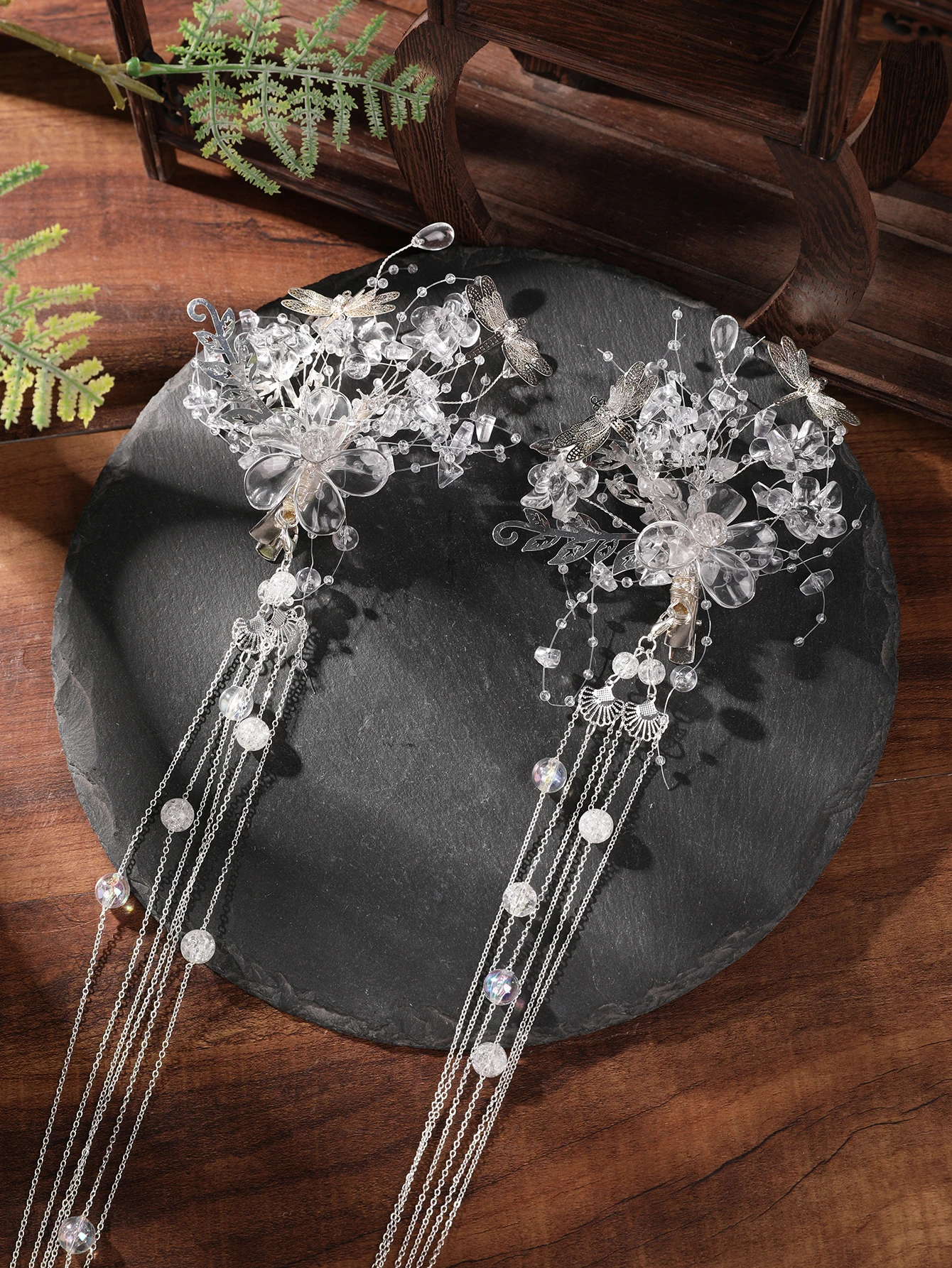 Crystal Glass Dragonfly Hairpin Hanfu Long Tassel Hair Accessory Cool and Ethereal Ancient Style Headpiece New Chinese Style Photo Shoot Accessory
Crystal Glass Dragonfly Hairpin Hanfu Long Tassel Hair Accessory Cool and Ethereal Ancient Style Headpiece New Chinese Style Photo Shoot Accessory