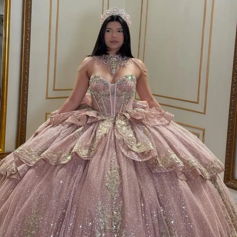 Блестящее розовое платье Quinceanera с открытыми плечами и кристаллами, многослойная наклейка с длинным хвостом и бантом, Vestidos De 15, Quinceanera Настроить
Блестящее розовое платье Quinceanera с открытыми плечами и кристаллами, многослойная наклейка с длинным хвостом и бантом, Vestidos De 15, Quinceanera Настроить