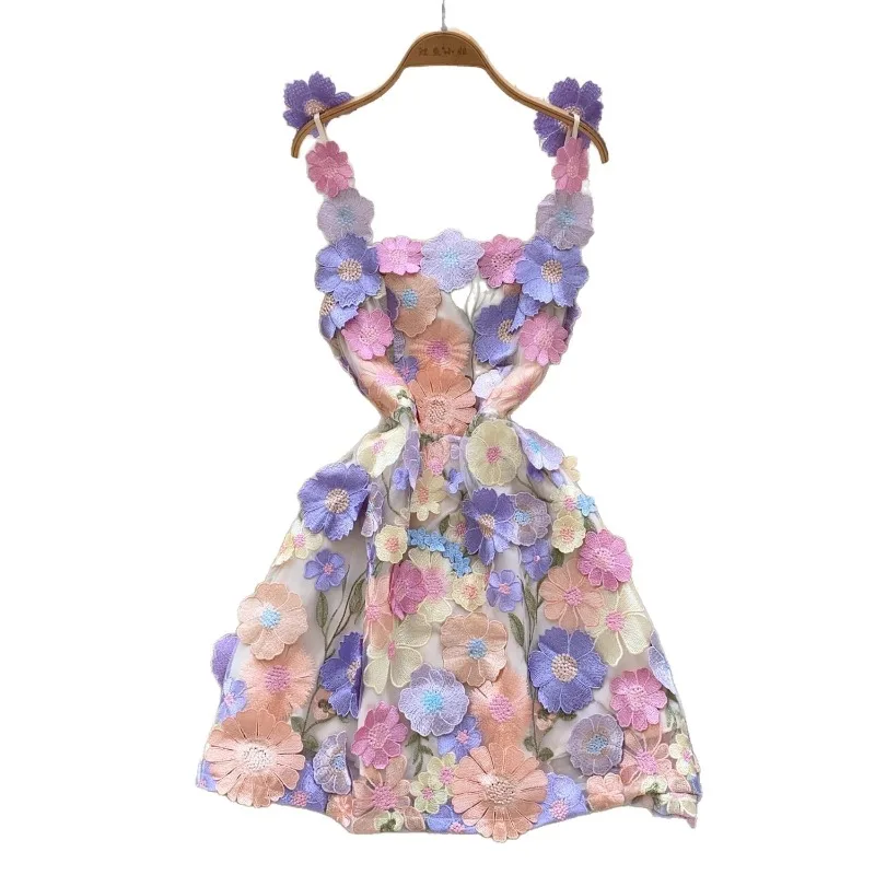 European and American Niche High-end Sense Heavy Industry Embroidery Flower Waist Thin Suspender Dress Socialite Elegant Dress
European and American Niche High-end Sense Heavy Industry Embroidery Flower Waist Thin Suspender Dress Socialite Elegant Dress