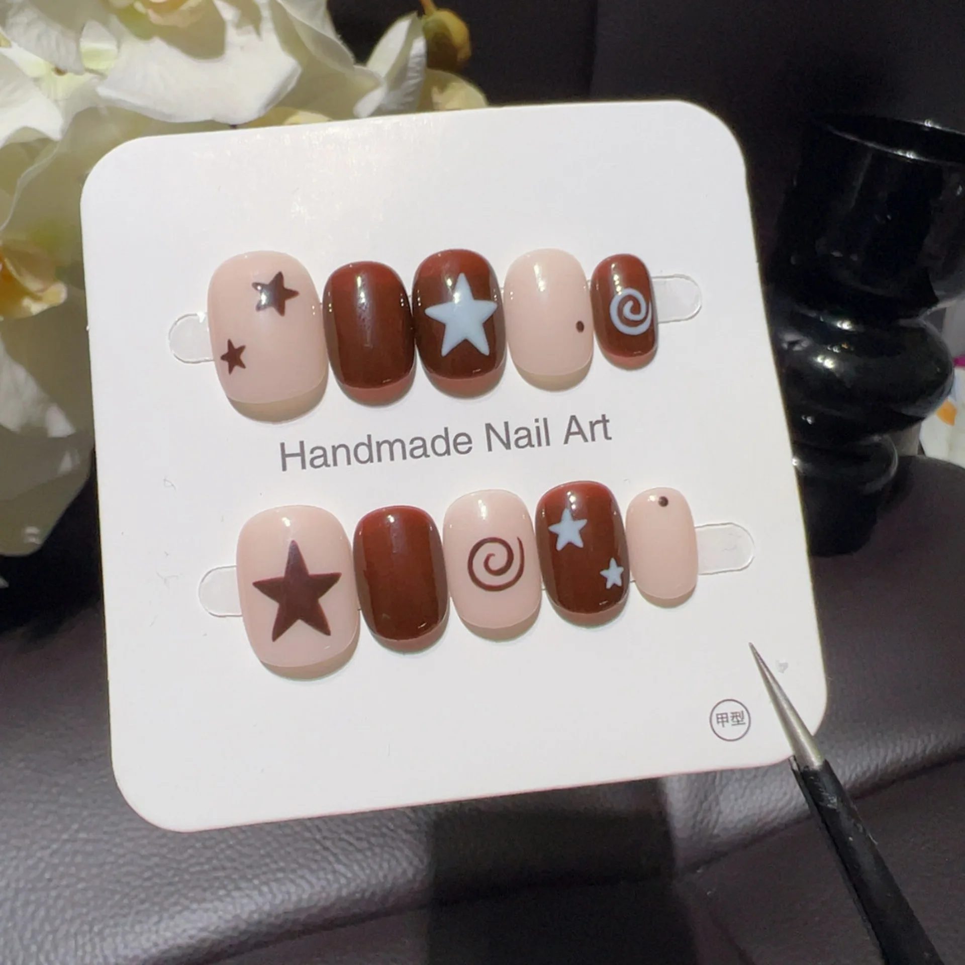 10pcs Handmade Short Round Press On Nails Caramel Brown Star Design Sweet Cute Fake Nails Wearable Nails Art Tips For Girls
10pcs Handmade Short Round Press On Nails Caramel Brown Star Design Sweet Cute Fake Nails Wearable Nails Art Tips For Girls