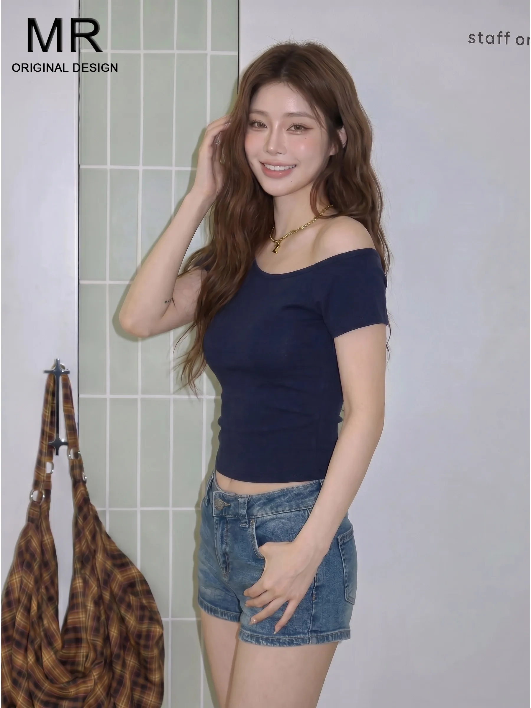 Korean Style Pure Desire Shoulder Bared Short Sleeve T-Shirt Women's Slim Fit Design Summer Top Fashionable Casual Knitted
Korean Style Pure Desire Shoulder Bared Short Sleeve T-Shirt Women's Slim Fit Design Summer Top Fashionable Casual Knitted