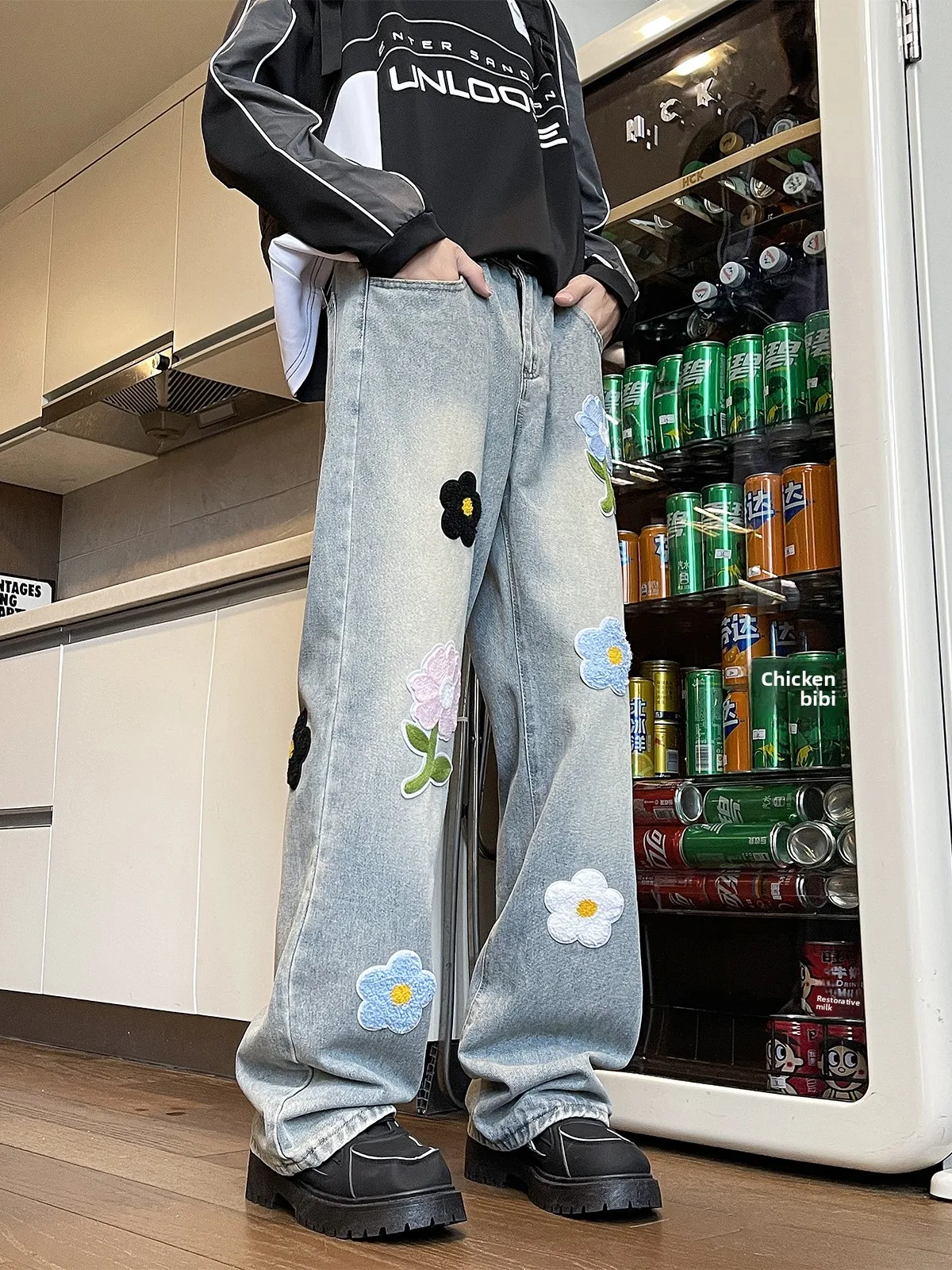 Расклешенные джинсы с вышивкой в стиле ретро, мужские свободные прямые длинные брюки с широкими штанинами в американском стиле, повседневные молодежные джинсы 
Расклешенные джинсы с вышивкой в стиле ретро, мужские свободные прямые длинные брюки с широкими штанинами в американском стиле, повседневные молодежные джинсы