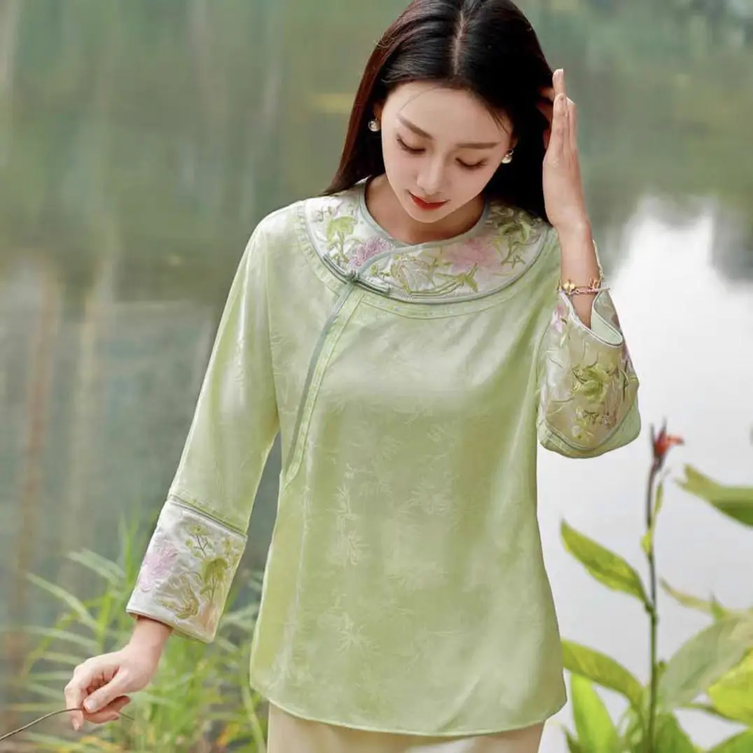 High-end Satin Acetate Women Jacket Top Embroidery Flowers Tang Suit Elegant Lady Loose Coat Female S-XXL
High-end Satin Acetate Women Jacket Top Embroidery Flowers Tang Suit Elegant Lady Loose Coat Female S-XXL