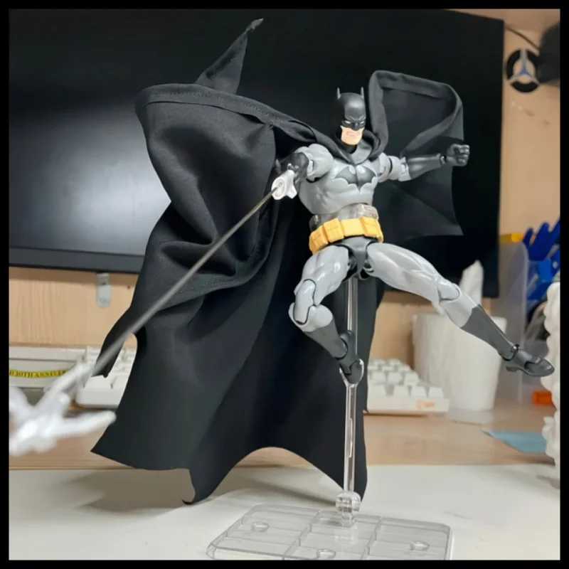 New Ct Toys Batman Figure Batman Hush Mafex 126 Action Figures Dc Justice League Figurine The Dark Knight Collection Kids Gifts
New Ct Toys Batman Figure Batman Hush Mafex 126 Action Figures Dc Justice League Figurine The Dark Knight Collection Kids Gifts