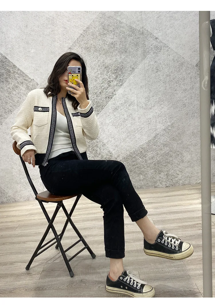 Clothes for women Zipper short cardigan jacket, women's woven fabric jacket, 2024 new French black and white color contrast
Clothes for women Zipper short cardigan jacket, women's woven fabric jacket, 2024 new French black and white color contrast