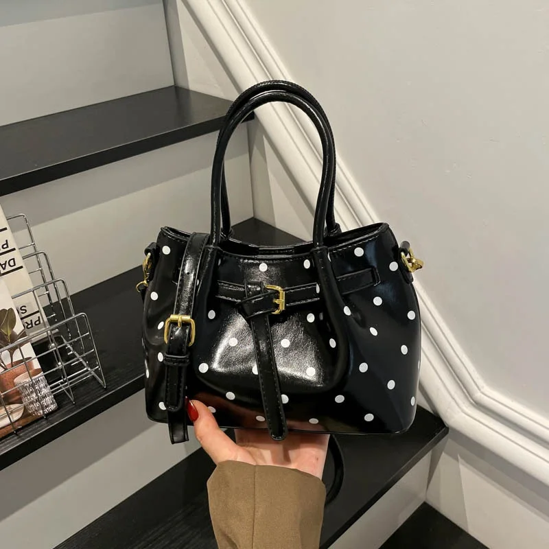 Korean-style Polka Dot Women Handbag Retro Large Capacity Shoulder Bag Underarm Bag High-quality Minimalist Bowling Bag Tote Bag
Korean-style Polka Dot Women Handbag Retro Large Capacity Shoulder Bag Underarm Bag High-quality Minimalist Bowling Bag Tote Bag