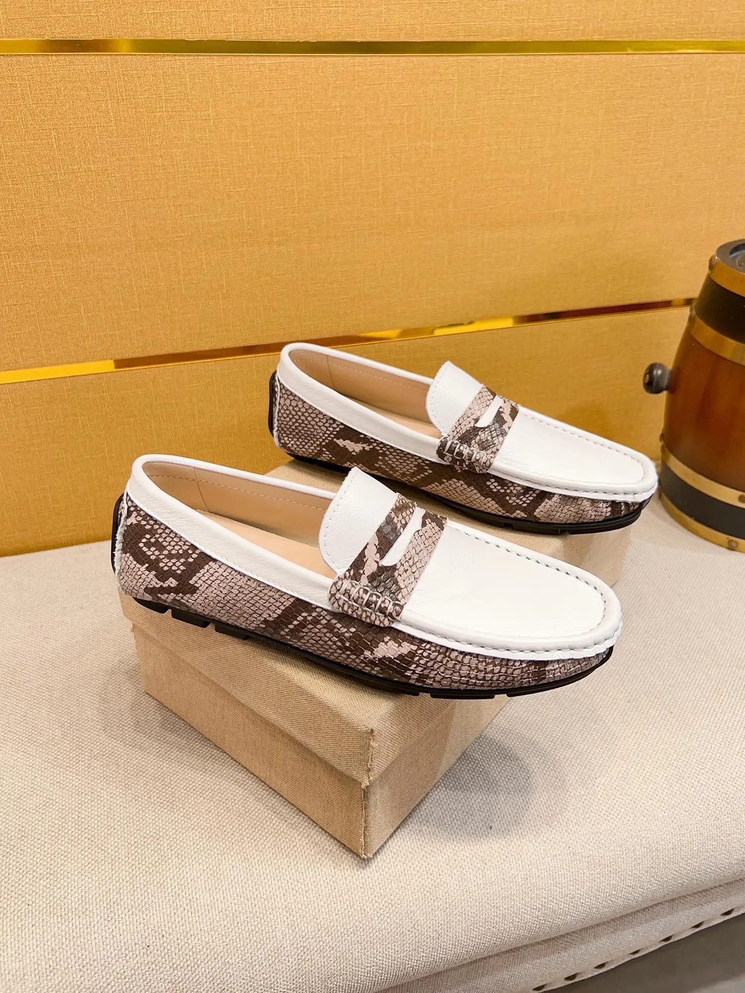 New 2026 Men's Trendy Leather Driving Shoes Fashionable Casual Outdoor Classic Bean Shoes
New 2026 Men's Trendy Leather Driving Shoes Fashionable Casual Outdoor Classic Bean Shoes