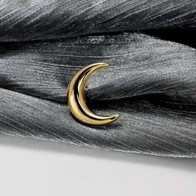 Versatile Geometric Curved Suit Shirt Accessories Fashionable Alloy Brooch Pin Fahsion Luxury Men Brooches Creative Metal Moon
Versatile Geometric Curved Suit Shirt Accessories Fashionable Alloy Brooch Pin Fahsion Luxury Men Brooches Creative Metal Moon