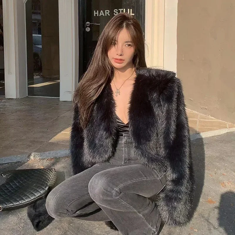 For Women V-neck Fur Jacket Women Korean Fashion Design Sense Autumn Small Black and White Short Fur Splicing Top
For Women V-neck Fur Jacket Women Korean Fashion Design Sense Autumn Small Black and White Short Fur Splicing Top