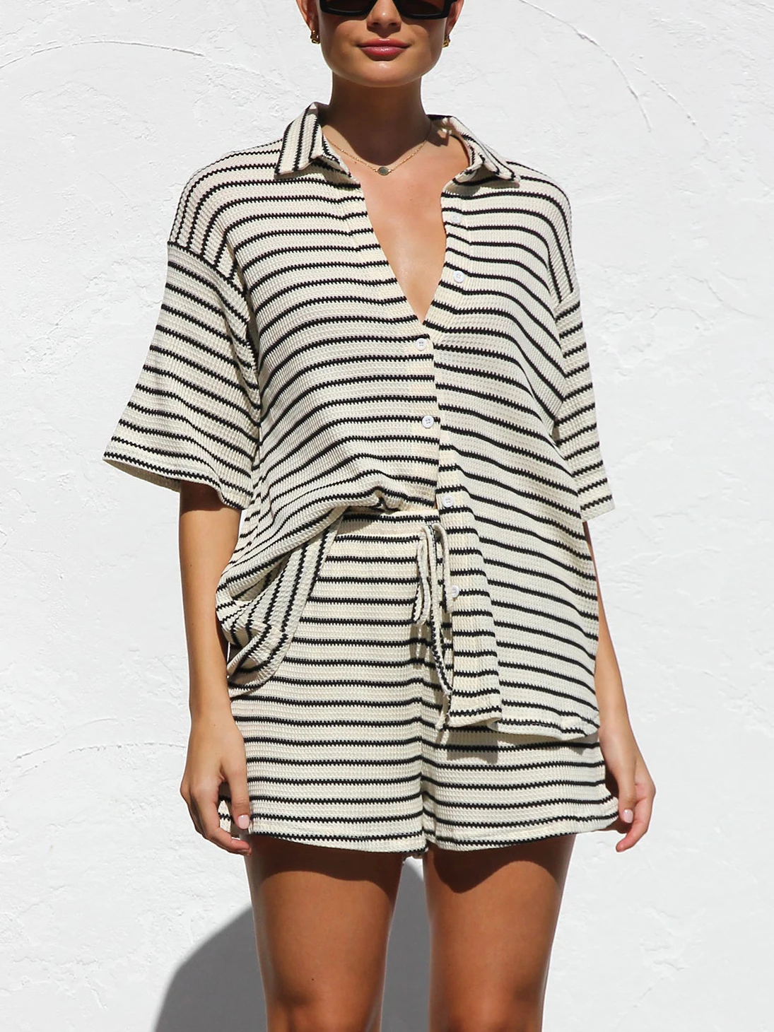 Waffle Stripe Lapel Shirts Top And Shorts Two Piece Set Single Breasted Short Sleeve T-shirt + Drawstring Shorts Summer Suit
Waffle Stripe Lapel Shirts Top And Shorts Two Piece Set Single Breasted Short Sleeve T-shirt + Drawstring Shorts Summer Suit