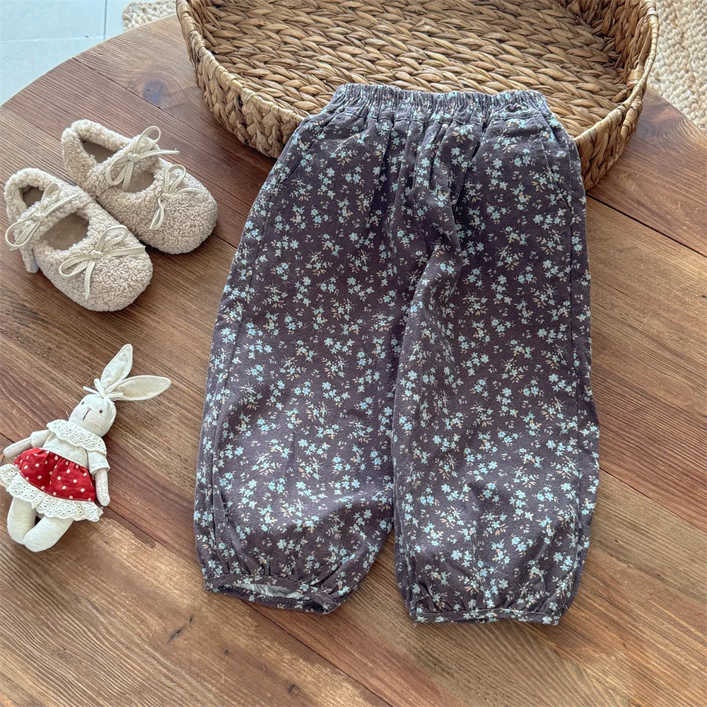Korean Children's Clothing Autumn Clothing Baby Girl Children's Mori Blue Small Floral Bloomers Pants Bundle Nine-point Pants
Korean Children's Clothing Autumn Clothing Baby Girl Children's Mori Blue Small Floral Bloomers Pants Bundle Nine-point Pants