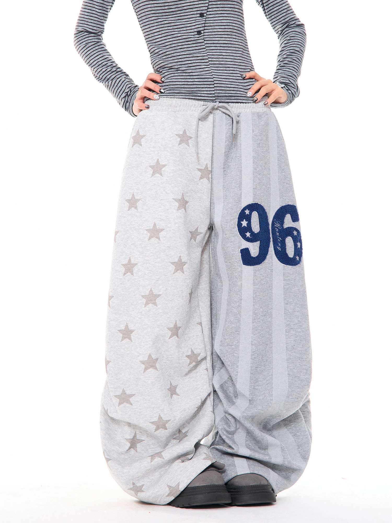 Женские повседневные спортивные брюки MKGO в американском ретро-стиле с асимметричным кроем, широкими штанинами и изогнутым поясом
Женские повседневные спортивные брюки MKGO в американском ретро-стиле с асимметричным кроем, широкими штанинами и изогнутым поясом