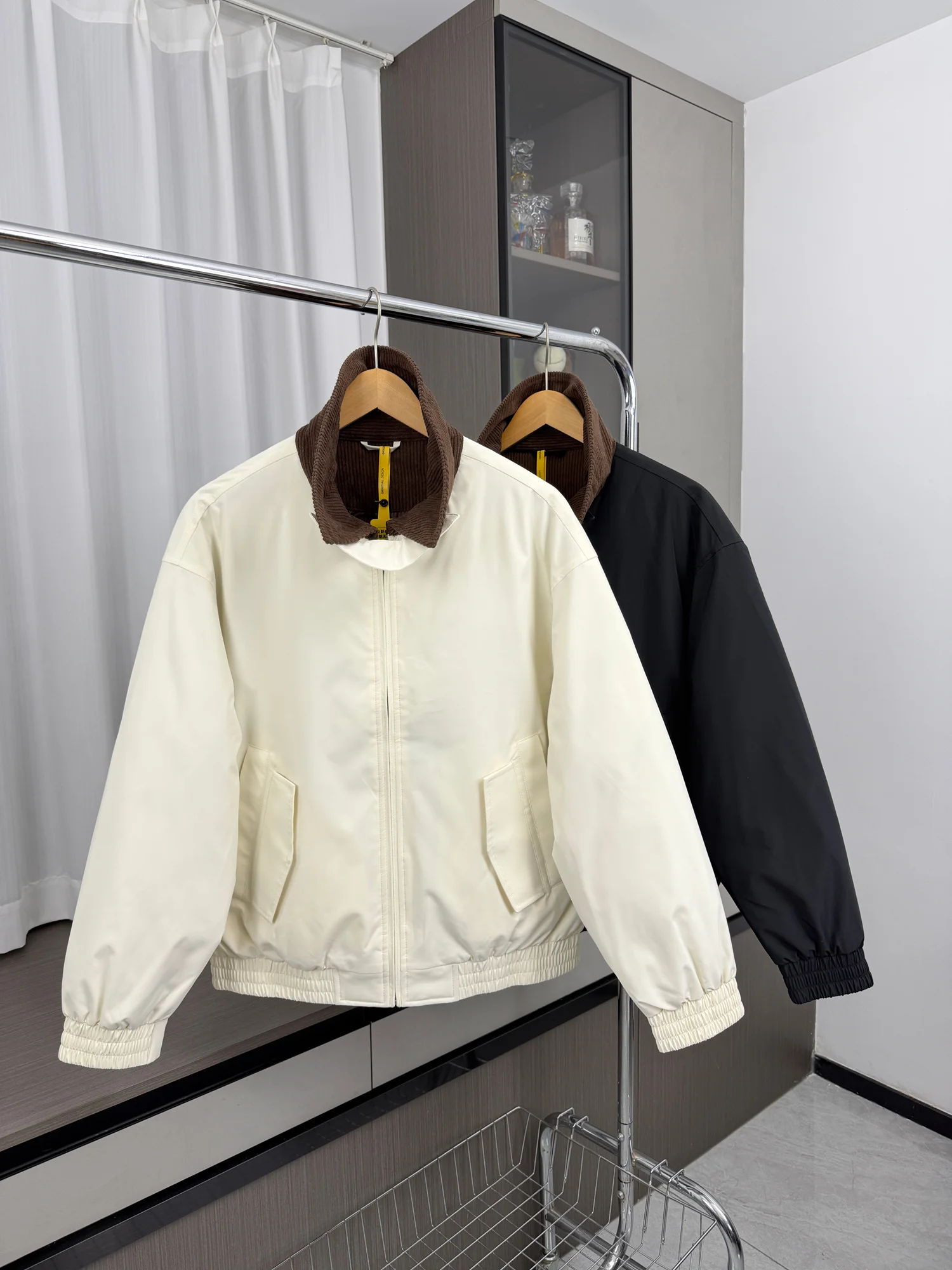 American Retro Barn Sle Men's Warm Pure Color ort down Jaet Coat Thiened Long Sve White Du down Filling Loose Fit
American Retro Barn Sle Men's Warm Pure Color ort down Jaet Coat Thiened Long Sve White Du down Filling Loose Fit