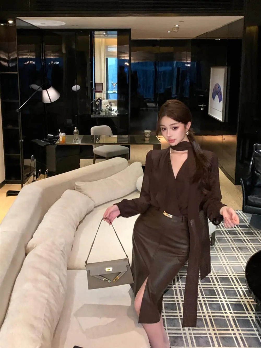 Slimming Long Sve V-Ne irt Women's Autumn Winter Cross Belted Ladylike Commute Top Korean Sle Loose Fit Casual irt
Slimming Long Sve V-Ne irt Women's Autumn Winter Cross Belted Ladylike Commute Top Korean Sle Loose Fit Casual irt