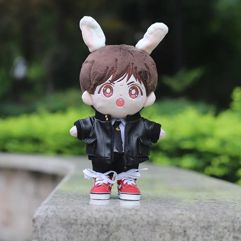 4PCS 1SET 20CM Doll Clothes Cool Leather Jacket+Shirt+Tie+Pants Dress Up Cute Plush Doll Accessories EXO idol Doll Fans DIY Toy
4PCS 1SET 20CM Doll Clothes Cool Leather Jacket+Shirt+Tie+Pants Dress Up Cute Plush Doll Accessories EXO idol Doll Fans DIY Toy