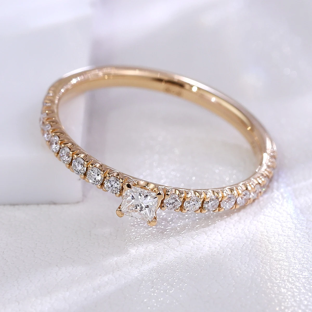 Минималистское кольцо в стиле Прованс для девочек, однотонное золотое полуполосное кольцо с бриллиантом в форме хвоста, коктейльное кольцо на каждый день, женские ювелирные изделия, подарки
Минималистское кольцо в стиле Прованс для девочек, однотонное золотое полуполосное кольцо с бриллиантом в форме хвоста, коктейльное кольцо на каждый день, женские ювелирные изделия, подарки