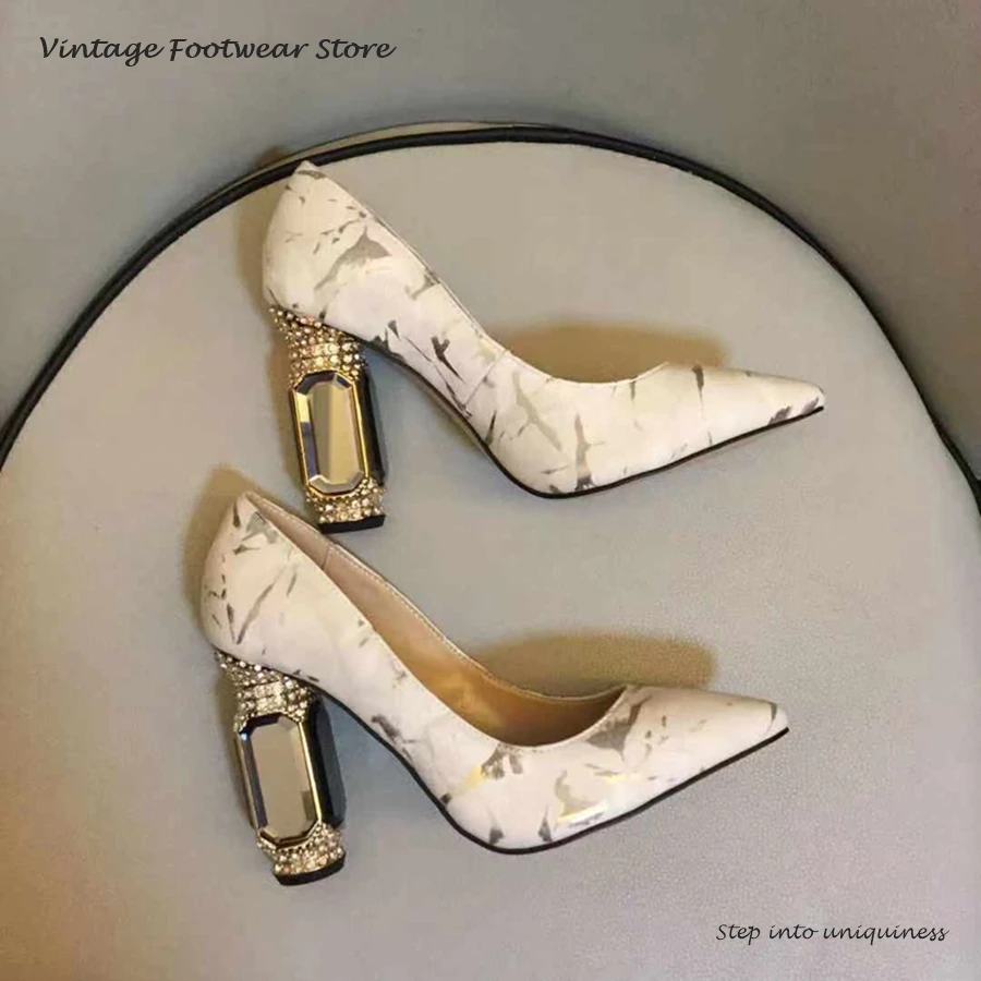 Vintage Graffiti Printed Crystal Pumps Retro Pointed Toe Round Block Heel Women's Shoes All Seasons Fashion Party Dress Pumps
Vintage Graffiti Printed Crystal Pumps Retro Pointed Toe Round Block Heel Women's Shoes All Seasons Fashion Party Dress Pumps