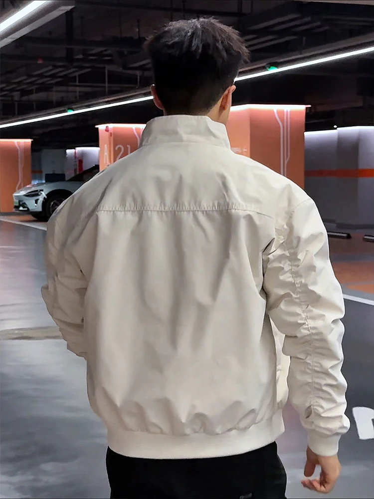 Американская футболка с воротником-стойкой, защитная куртка, уличная бейсбольная куртка с широкими плечами, мужская осенне-весенняя новая повседневная одежда...
Американская футболка с воротником-стойкой, защитная куртка, уличная бейсбольная куртка с широкими плечами, мужская осенне-весенняя новая повседневная одежда...