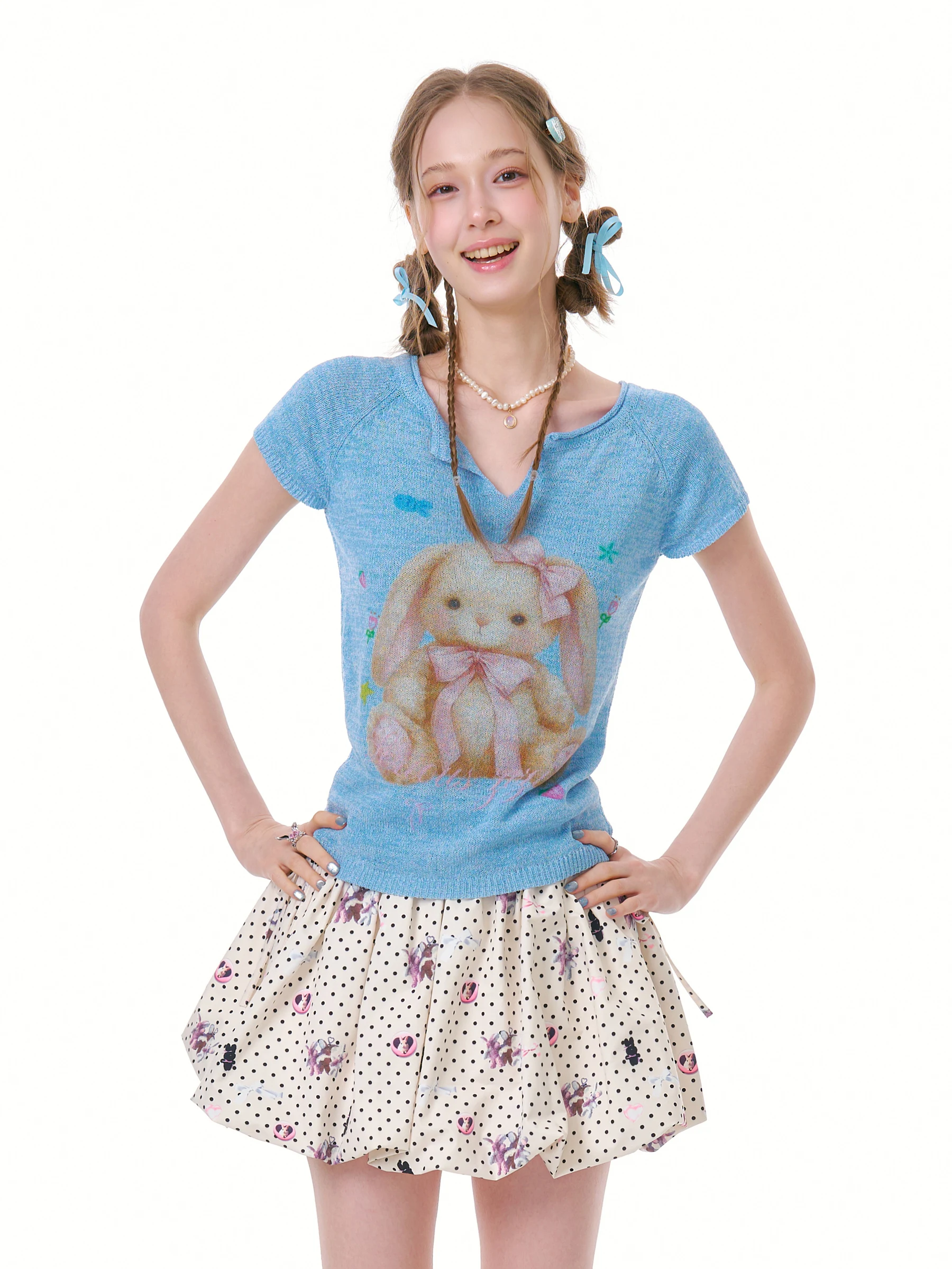 ZiziFei Summer Slim Fit Knitted Short Sleeve T-Shirt V-Neck Blue Rabbit Print Berry Sweet Style Women's Fashion Retro Wind
ZiziFei Summer Slim Fit Knitted Short Sleeve T-Shirt V-Neck Blue Rabbit Print Berry Sweet Style Women's Fashion Retro Wind