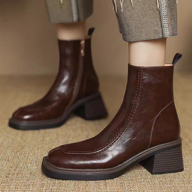 Женские трендовые короткие ботинки «Челси», ботильоны, массивная обувь, зимняя брендовая офисная кожаная обувь 2025 года, зимние ботинки на молнии, Mujer, туфли-лодочки в стиле ретро
Женские трендовые короткие ботинки «Челси», ботильоны, массивная обувь, зимняя брендовая офисная кожаная обувь 2025 года, зимние ботинки на молнии, Mujer, туфли-лодочки в стиле ретро