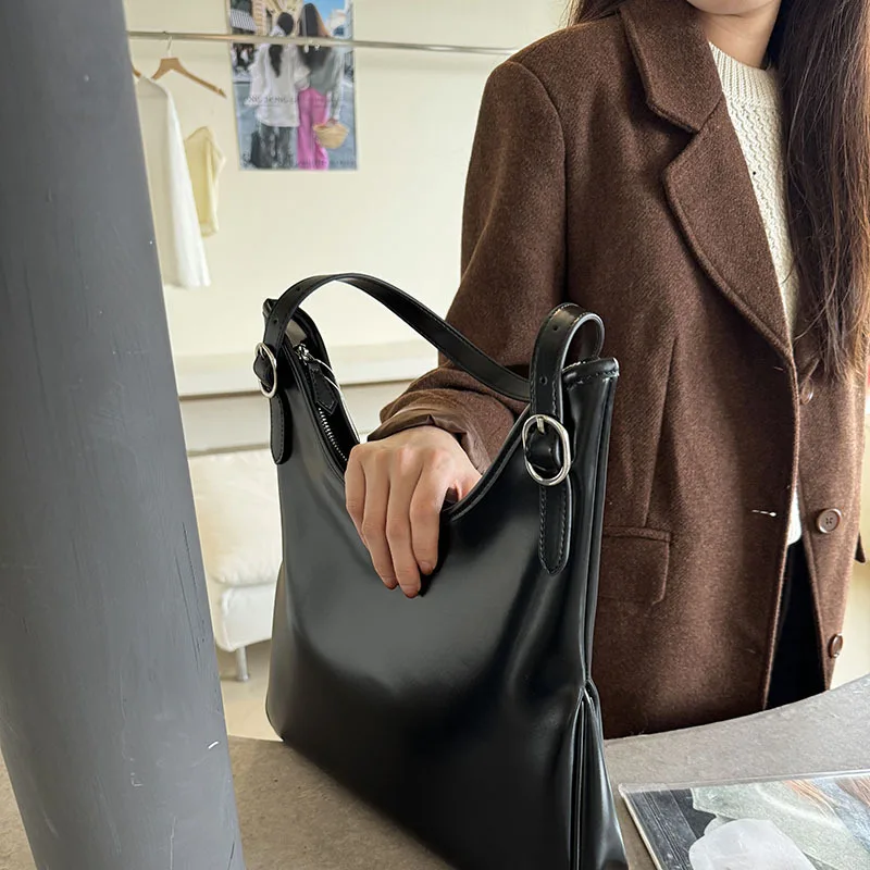 2024 Early Spring New French Designer Collection, Genuine Leather Large Shoulder Bag, Commuter Minimalist Tote Bag
2024 Early Spring New French Designer Collection, Genuine Leather Large Shoulder Bag, Commuter Minimalist Tote Bag