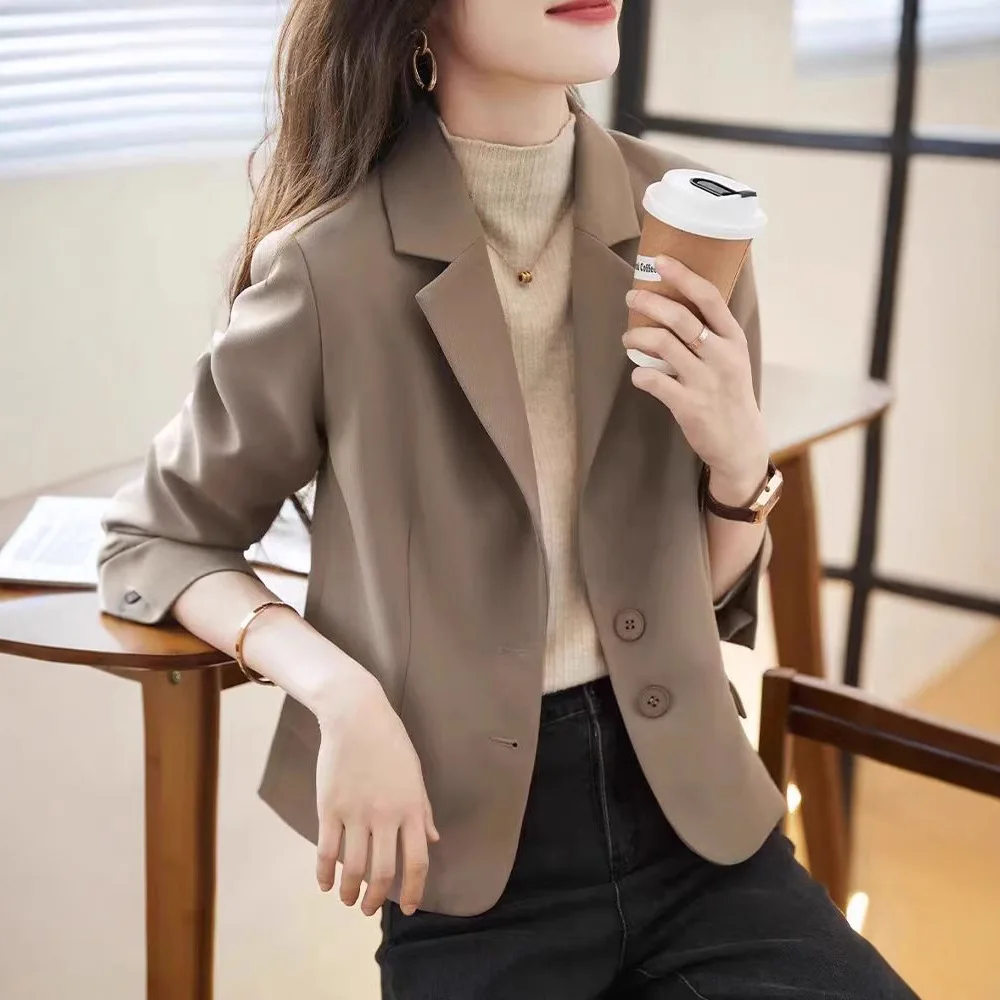 Женский элегантный укороченный повседневный пиджак 2026, весна-осень, новые поступления, изысканный офисный модный универсальный пиджак для поездок на работу
Женский элегантный укороченный повседневный пиджак 2026, весна-осень, новые поступления, изысканный офисный модный универсальный пиджак для поездок на работу