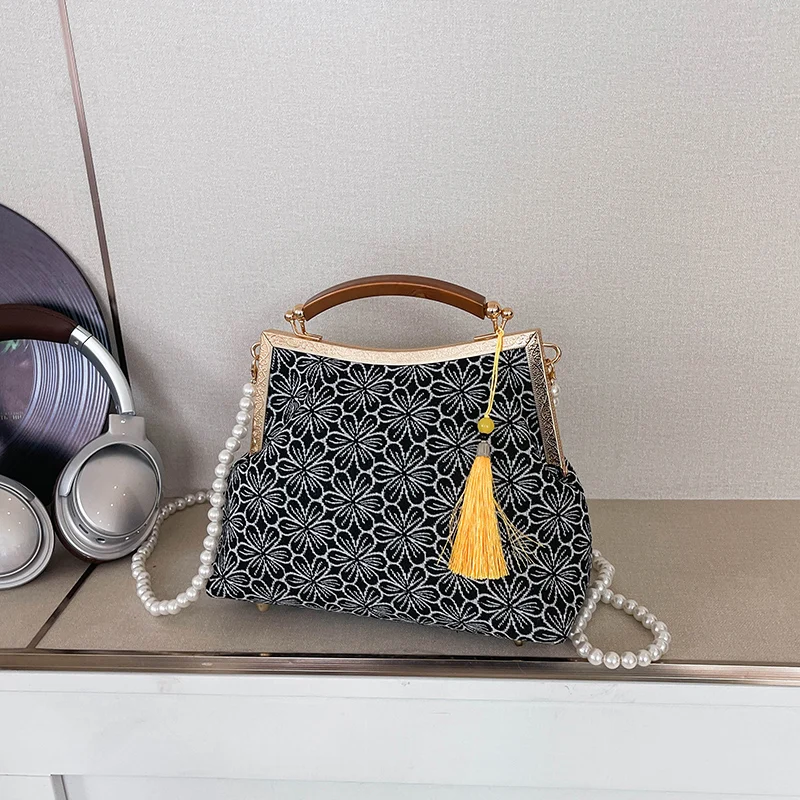 2026 Spring New Chinese Style Embroidery Flowers Kiss-lock Handbag with Pearl Chain Vintage Qipao Clutch Purse with Tassel
2026 Spring New Chinese Style Embroidery Flowers Kiss-lock Handbag with Pearl Chain Vintage Qipao Clutch Purse with Tassel