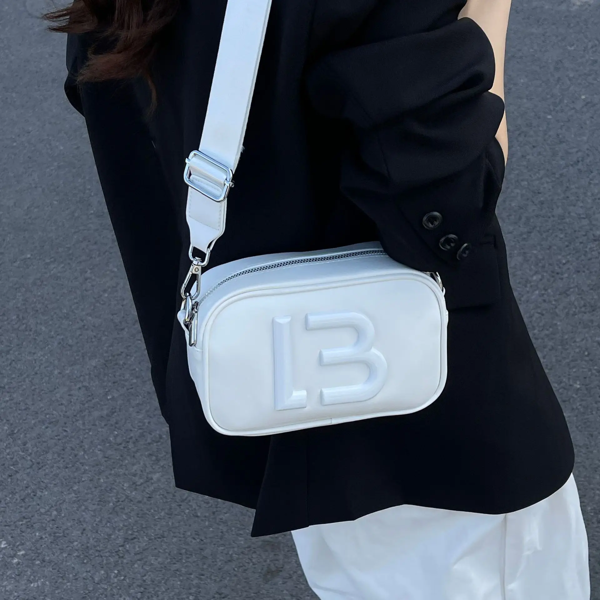 Минималистичная квадратная сумка 2024, роскошная женская сумка через плечо, пригородная сумка через плечо, модная сумка «день-ночь», текстурированная сумка на ремне
Минималистичная квадратная сумка 2024, роскошная женская сумка через плечо, пригородная сумка через плечо, модная сумка «день-ночь», текстурированная сумка на ремне