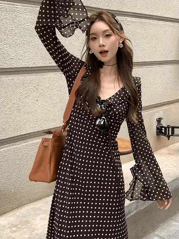 Autumnal Vintage Print Polka Dot Long Sleeve V-Neck Commute Midi Dress Standard Cut High Waist Flared Sleeve A-Line Skirt
Autumnal Vintage Print Polka Dot Long Sleeve V-Neck Commute Midi Dress Standard Cut High Waist Flared Sleeve A-Line Skirt