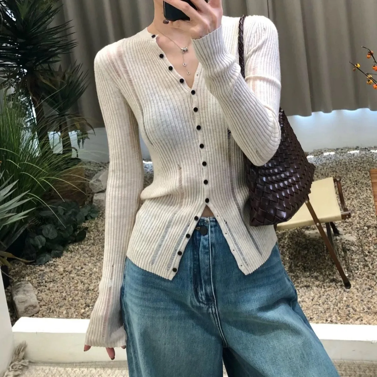 Long Sleeved Knitted Shirt for Women with A Slimming and High-end Feel, New Autumn Outfit, Base Shirt, Top
Long Sleeved Knitted Shirt for Women with A Slimming and High-end Feel, New Autumn Outfit, Base Shirt, Top