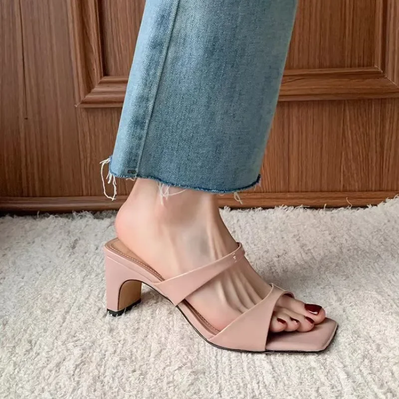 Новинка 2024, женская обувь, современные женские шлепанцы, классические шлепанцы для улицы, женская обувь с квадратным носком на высоком каблуке
Новинка 2024, женская обувь, современные женские шлепанцы, классические шлепанцы для улицы, женская обувь с квадратным носком на высоком каблуке