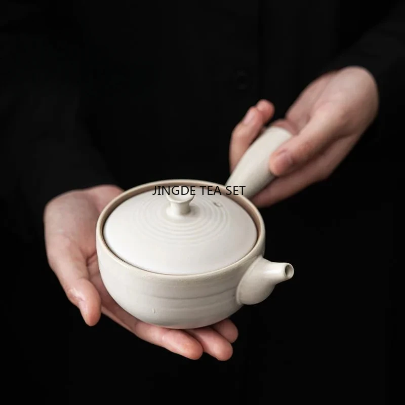200ml Creative White Ceramic Side Handle Coarse Teapot with Filter for Home Tea Making Kung Fu Tea Set
200ml Creative White Ceramic Side Handle Coarse Teapot with Filter for Home Tea Making Kung Fu Tea Set