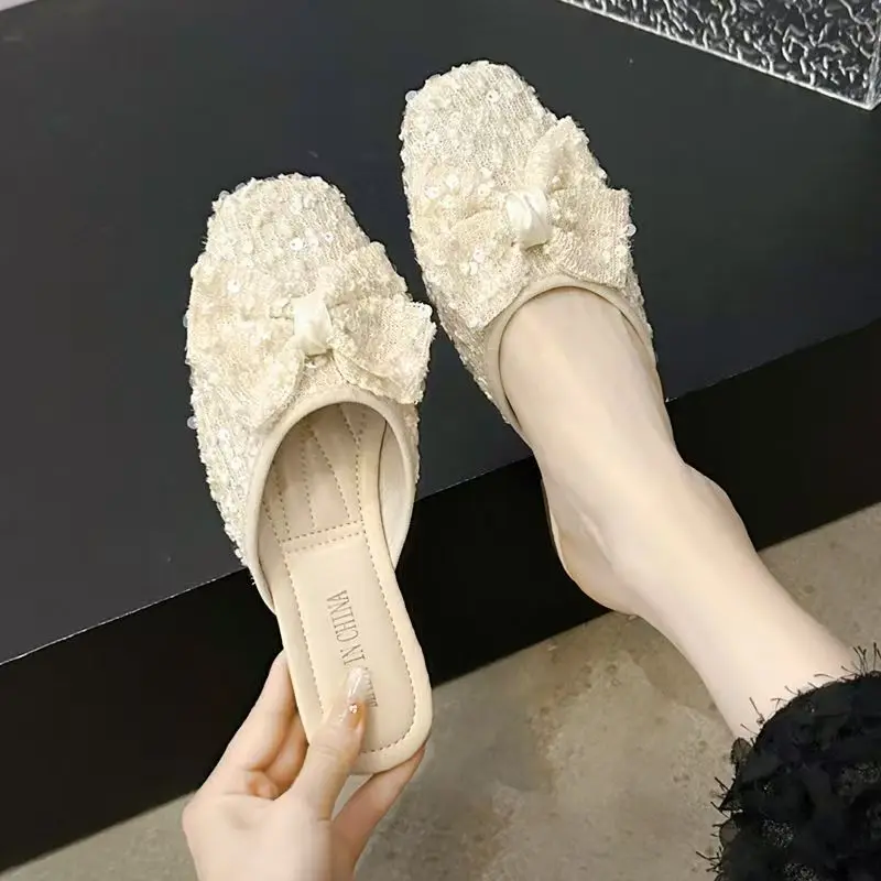 Women Baotou Bow Knot Bling Flat sole Slippers Soft sole Non Slip Summer New Outdoor Fashionable Half Slippers Sandals
Women Baotou Bow Knot Bling Flat sole Slippers Soft sole Non Slip Summer New Outdoor Fashionable Half Slippers Sandals