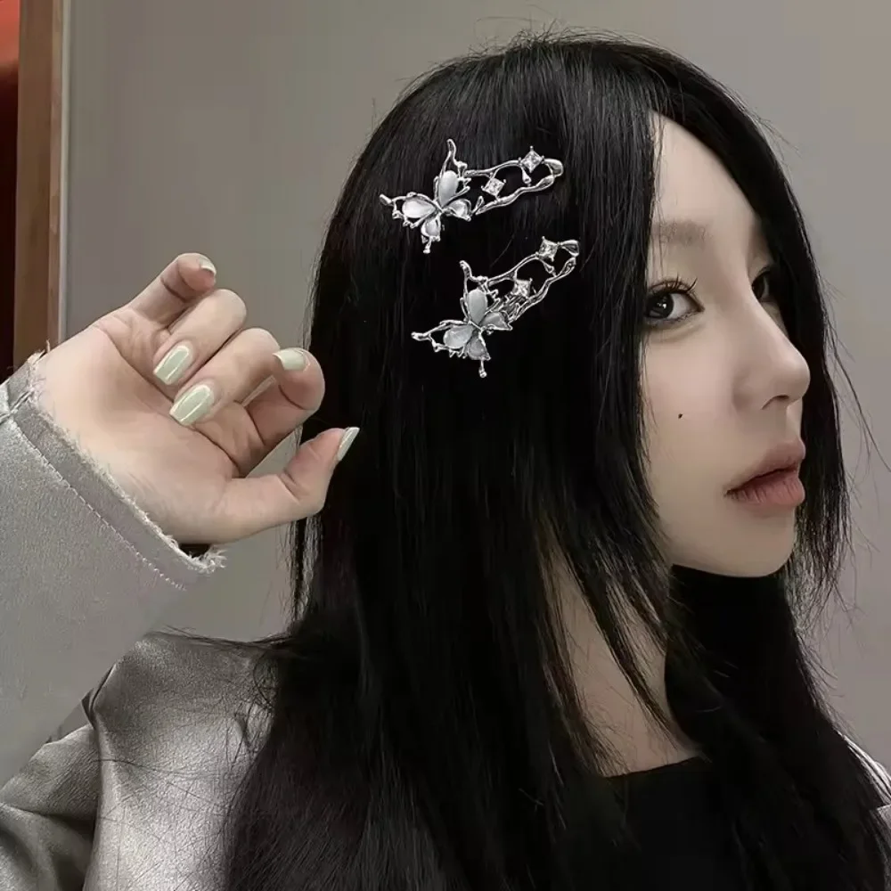 1PC Y2K Irregular Liquid Metal Hairpin Butterfly Zircon Hair Clips Girl Fashion Silver Bang Clip For Women Hair Accessories
1PC Y2K Irregular Liquid Metal Hairpin Butterfly Zircon Hair Clips Girl Fashion Silver Bang Clip For Women Hair Accessories