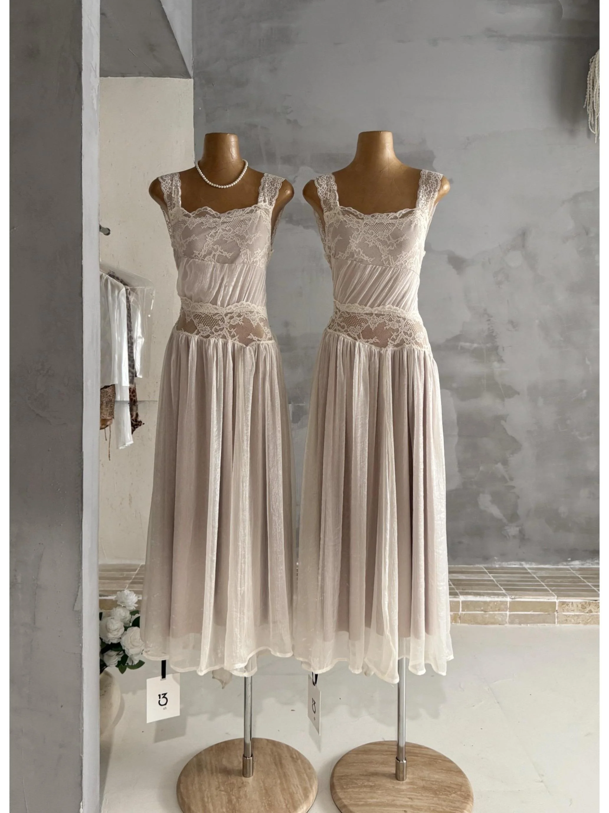 Elegant Lace Backless Strap Dress Women's Patchwork Bridesmaid Dress Summer Citywalk Slim Fit Style No Sleeve Polyester Fiber
Elegant Lace Backless Strap Dress Women's Patchwork Bridesmaid Dress Summer Citywalk Slim Fit Style No Sleeve Polyester Fiber