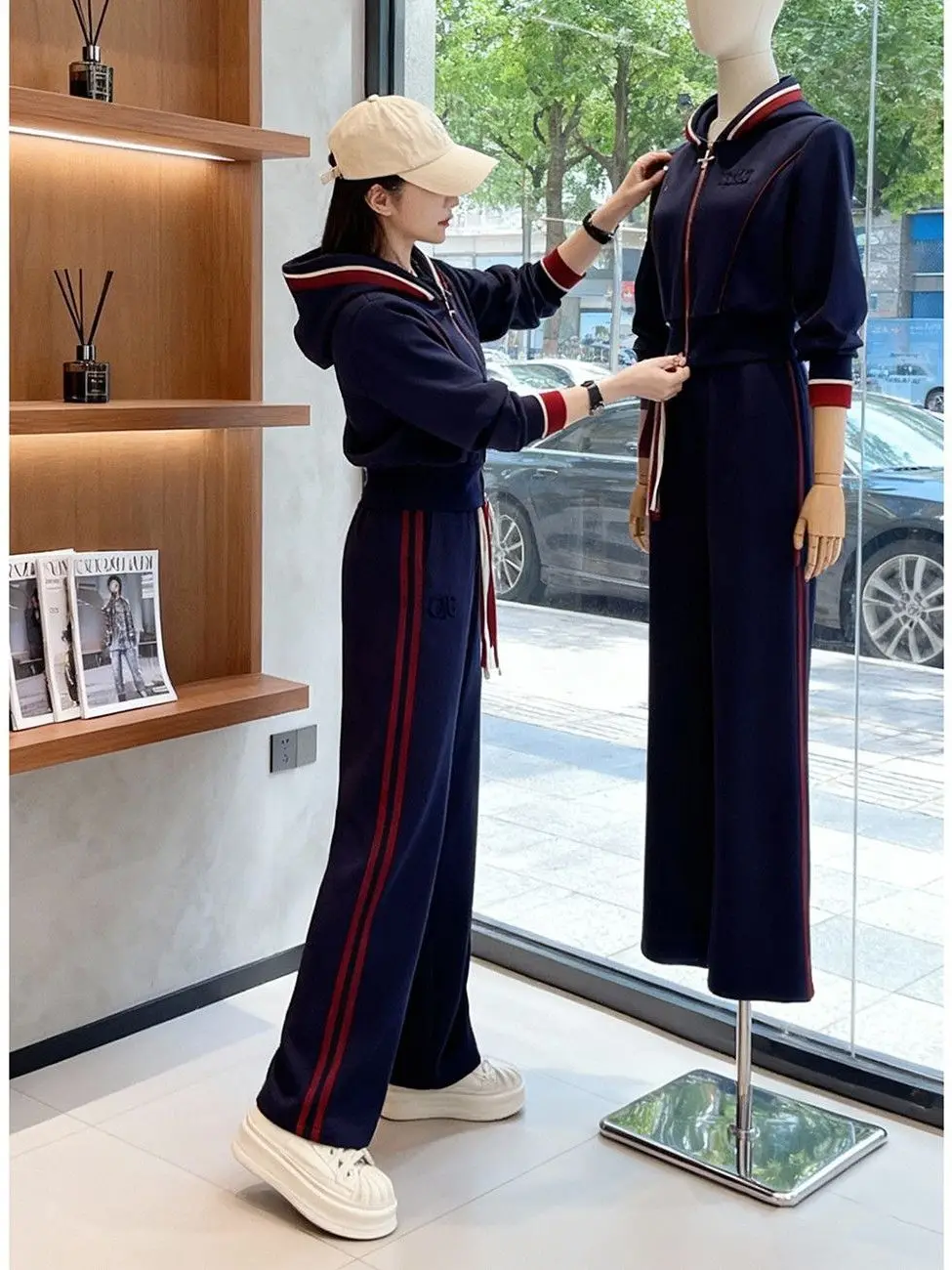 High-End Casual Sportswear Set for Women Spring Autumn 2026 Fashionable Hoodie Straight Leg Pants Two-Piece Set Polyester Fiber
High-End Casual Sportswear Set for Women Spring Autumn 2026 Fashionable Hoodie Straight Leg Pants Two-Piece Set Polyester Fiber