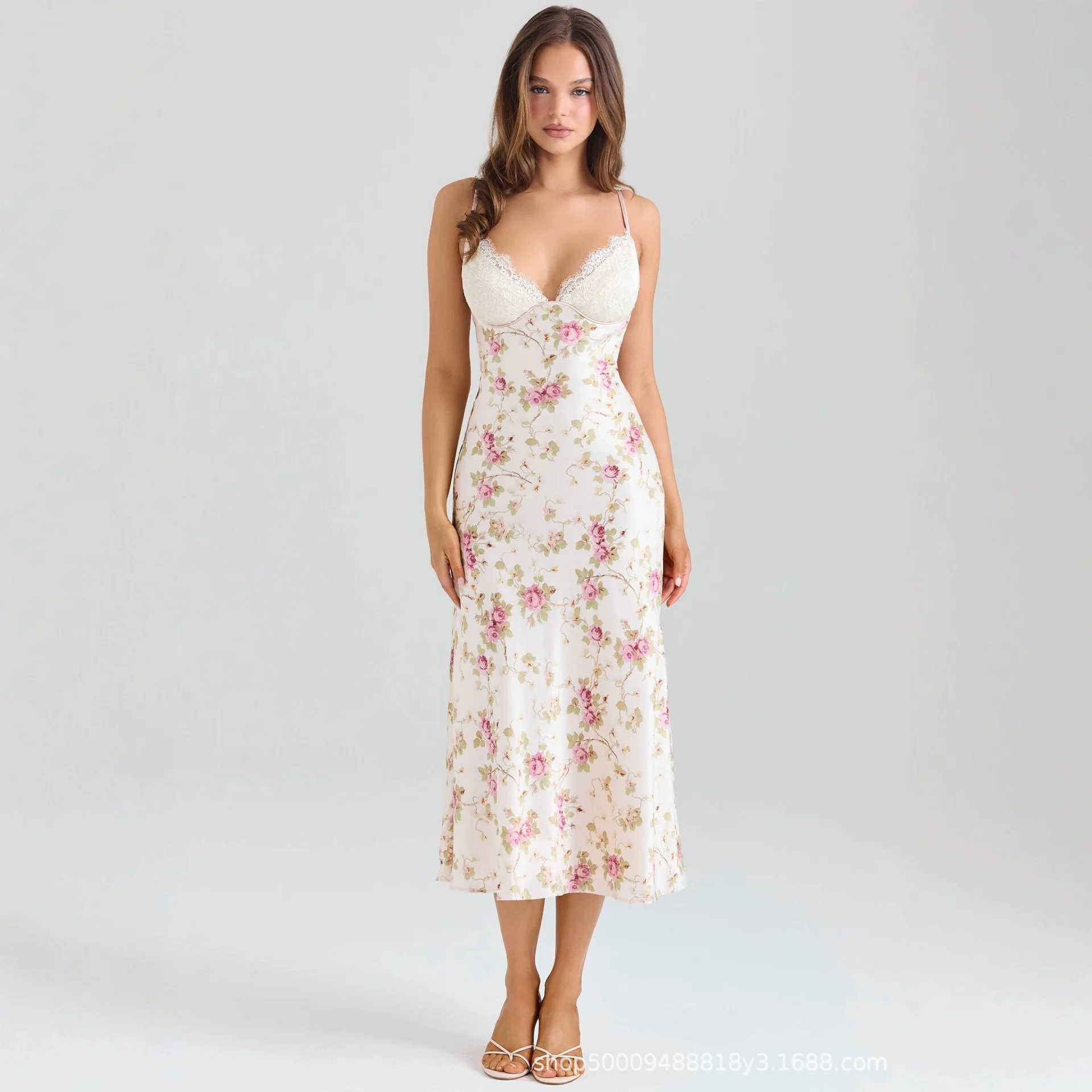 European and American French Romantic Sweet Floral Lace Patchwork Sexy V-Neck Women's Suspender Dress
European and American French Romantic Sweet Floral Lace Patchwork Sexy V-Neck Women's Suspender Dress