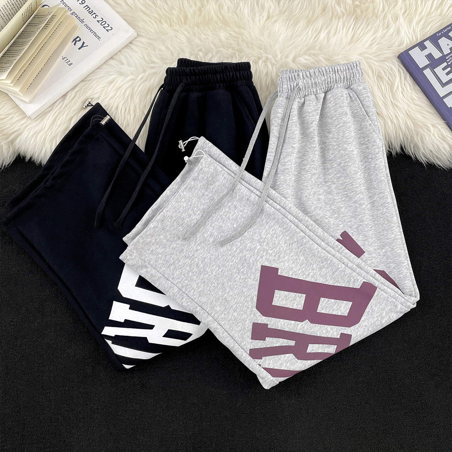 Grey American Hip Hop Loose Leggings for Men Street Style Jazz Dance Sports Pants Casual Straight Leg Pants Youth Vitality
Grey American Hip Hop Loose Leggings for Men Street Style Jazz Dance Sports Pants Casual Straight Leg Pants Youth Vitality