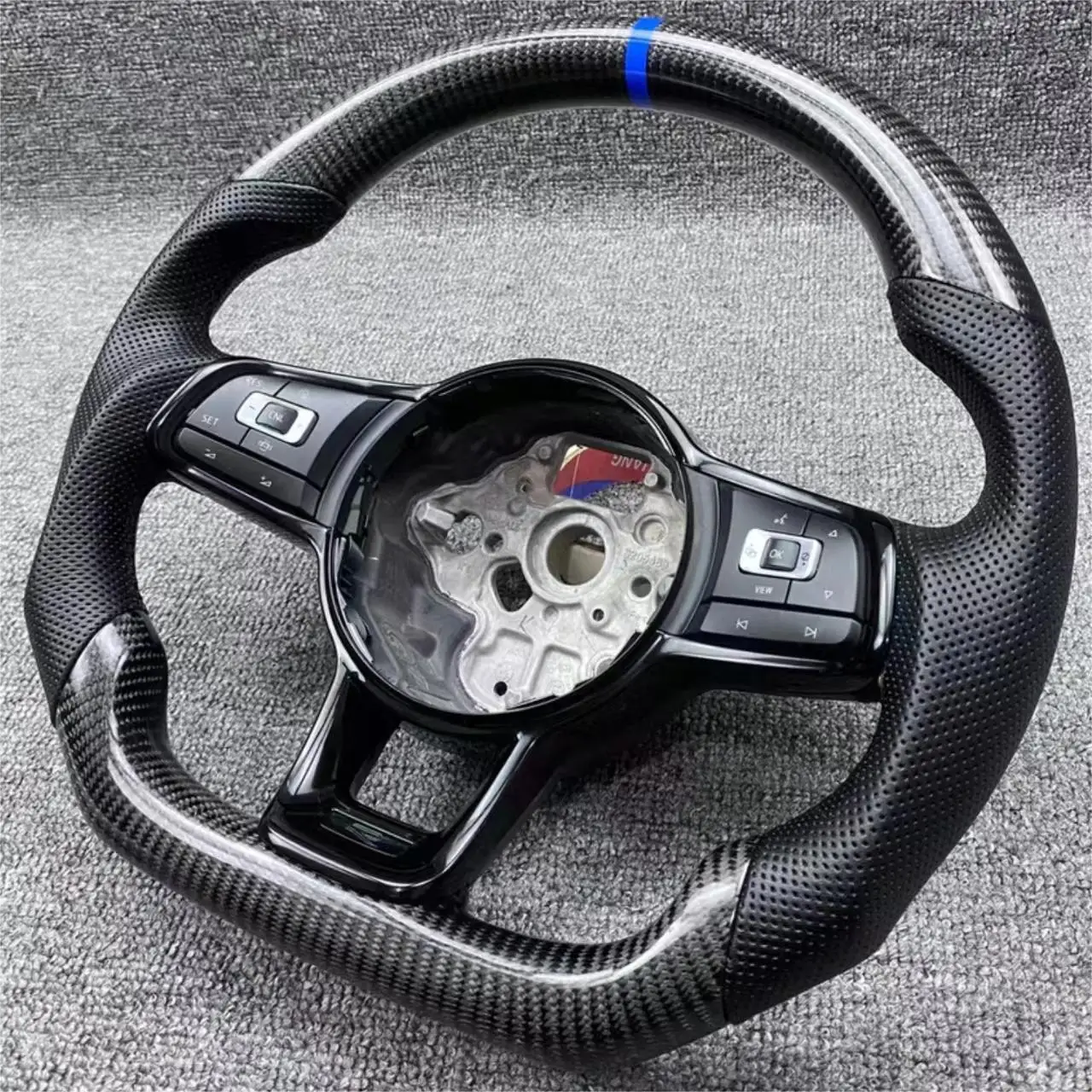 Сменное рулевое колесо из настоящего углеродного волокна с кожей для VW Volkswagen Golf 7 MK7 GTI R Line 2013-2018
Сменное рулевое колесо из настоящего углеродного волокна с кожей для VW Volkswagen Golf 7 MK7 GTI R Line 2013-2018