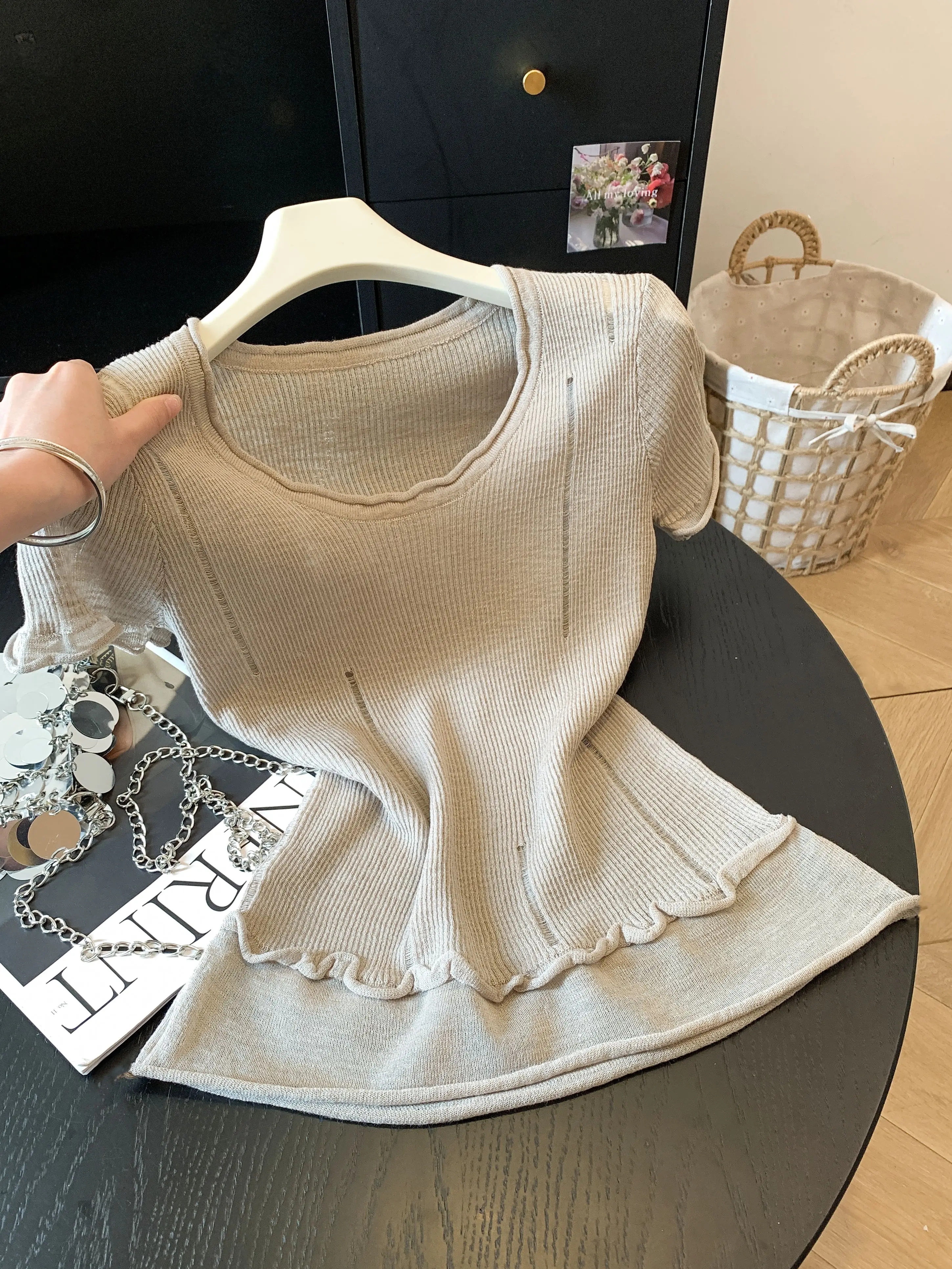 Ladies' Summer Knitted Short Sleeve Hollow out Lazy Style Slimming Top Self-Keeping Design Korean Version Straight Cut Silk
Ladies' Summer Knitted Short Sleeve Hollow out Lazy Style Slimming Top Self-Keeping Design Korean Version Straight Cut Silk