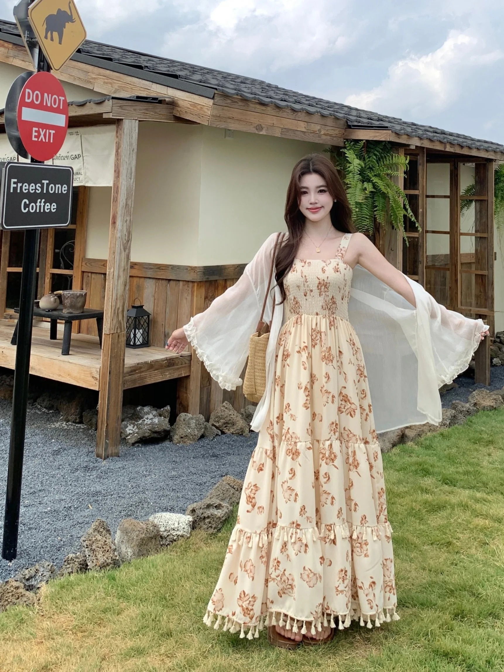 plus Size Women's Elegant Waist-Cinching Halter Dress Summer Thin Veil Open Cardigan Slimming Floral Print Long Skirt
plus Size Women's Elegant Waist-Cinching Halter Dress Summer Thin Veil Open Cardigan Slimming Floral Print Long Skirt