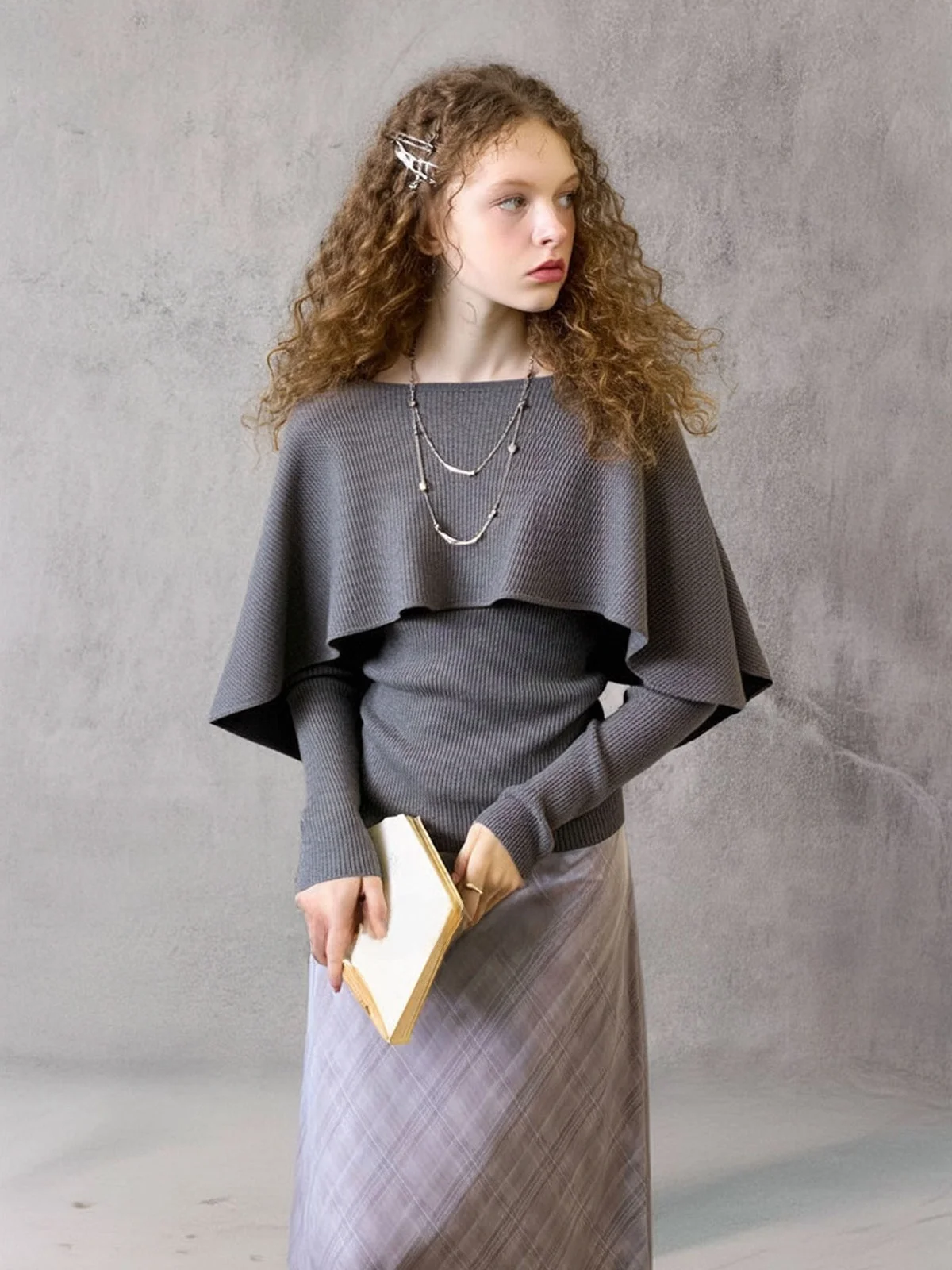 Мягкий уютный вязаный свитер Zhuo Chi: новинка зимы, комплект из двух предметов с воротником-хомутом, повседневный свободный крой во французском стиле
Мягкий уютный вязаный свитер Zhuo Chi: новинка зимы, комплект из двух предметов с воротником-хомутом, повседневный свободный крой во французском стиле