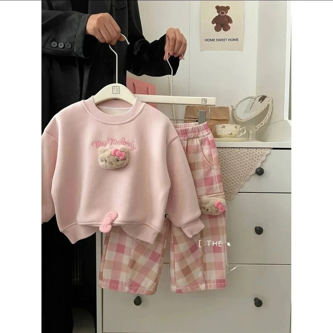 Sanrio Hello Kitty флисовый костюм для девочек Kawaii аниме модный детский свитшот розовые клетчатые штаны осень-зима милый комплект из двух предметов 
Sanrio Hello Kitty флисовый костюм для девочек Kawaii аниме модный детский свитшот розовые клетчатые штаны осень-зима милый комплект из двух предметов