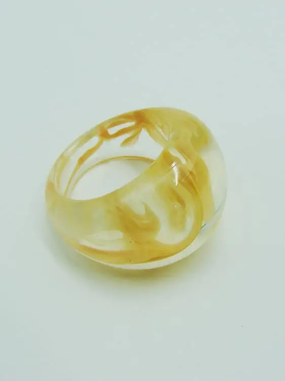 Элегантное кольцо из смолы для женщин, уникальный дизайн, высококачественное, роскошное, универсальное, модное ювелирное украшение, унисекс, без гравировки.
Элегантное кольцо из смолы для женщин, уникальный дизайн, высококачественное, роскошное, универсальное, модное ювелирное украшение, унисекс, без гравировки.