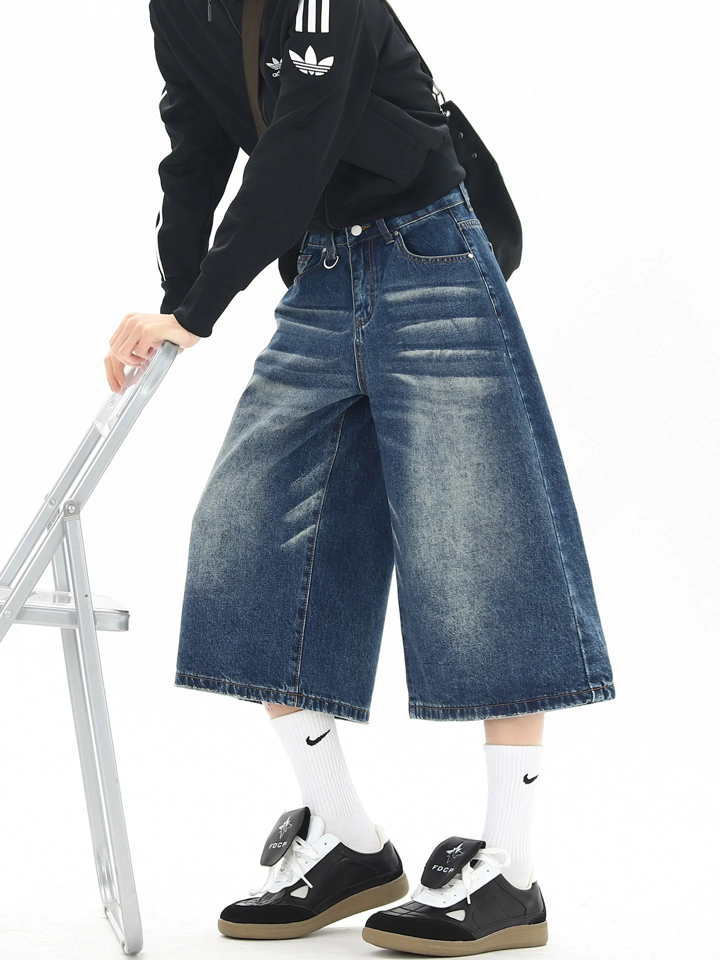 American Washed Men's Denim Shorts High Street Vintage Wide Leg Seven-Foot Casual Jeans mid Waist Zipper Summer Shorts
American Washed Men's Denim Shorts High Street Vintage Wide Leg Seven-Foot Casual Jeans mid Waist Zipper Summer Shorts