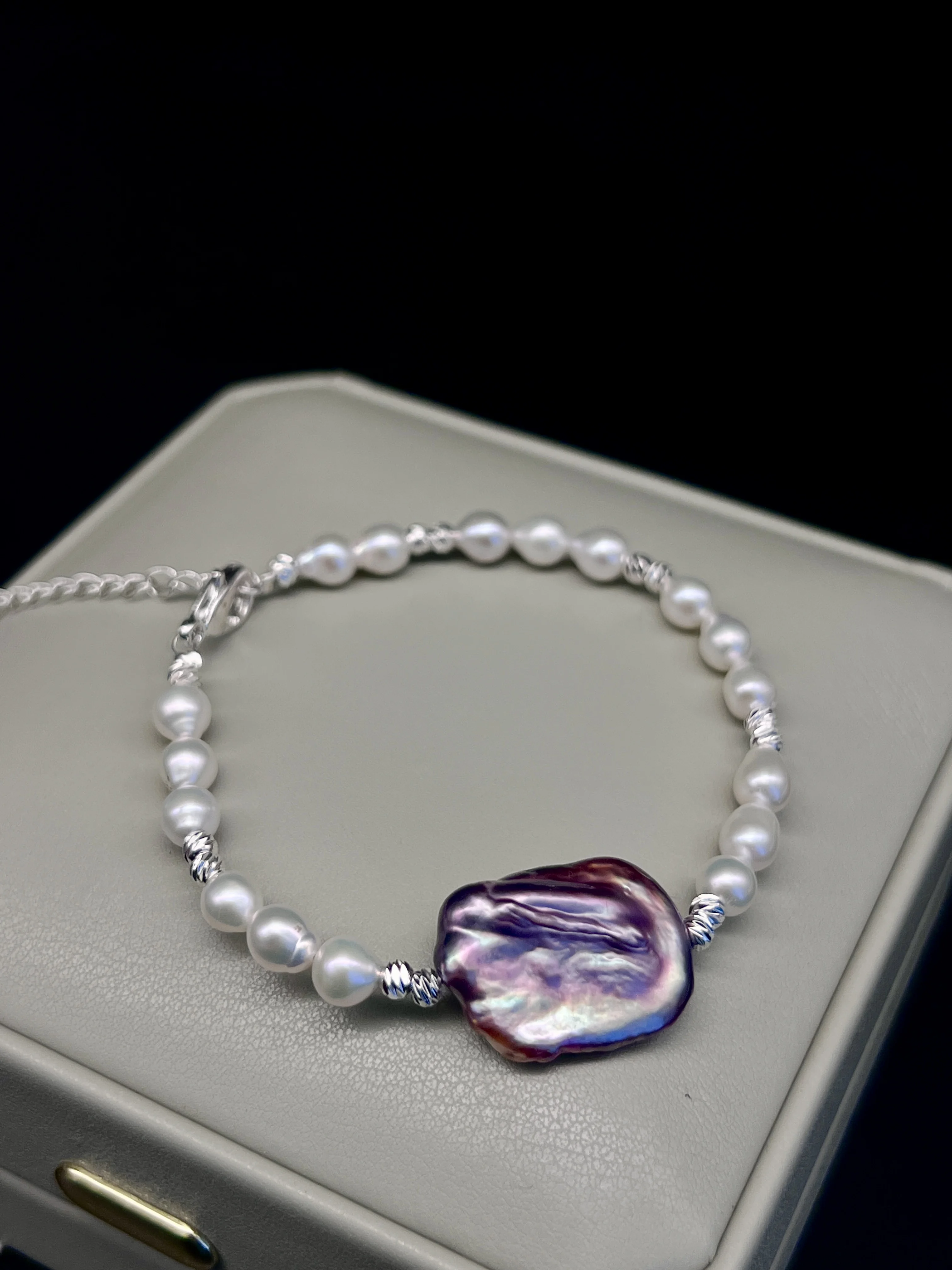 Elegant Freshwater Pearl Bracelet Women's Colorful Pearl Pendant Bracelet Delicate Silver Color Adjustable Chain for Daily Wear
Elegant Freshwater Pearl Bracelet Women's Colorful Pearl Pendant Bracelet Delicate Silver Color Adjustable Chain for Daily Wear