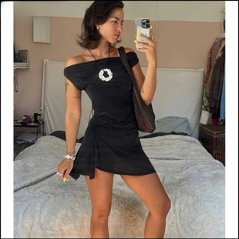 La via Peachy Den Black Asymmetrical Shoulder Top And Short Skirt Set Street Style Slim Fit Ladies Summer No Sleeve T-Shirt
La via Peachy Den Black Asymmetrical Shoulder Top And Short Skirt Set Street Style Slim Fit Ladies Summer No Sleeve T-Shirt