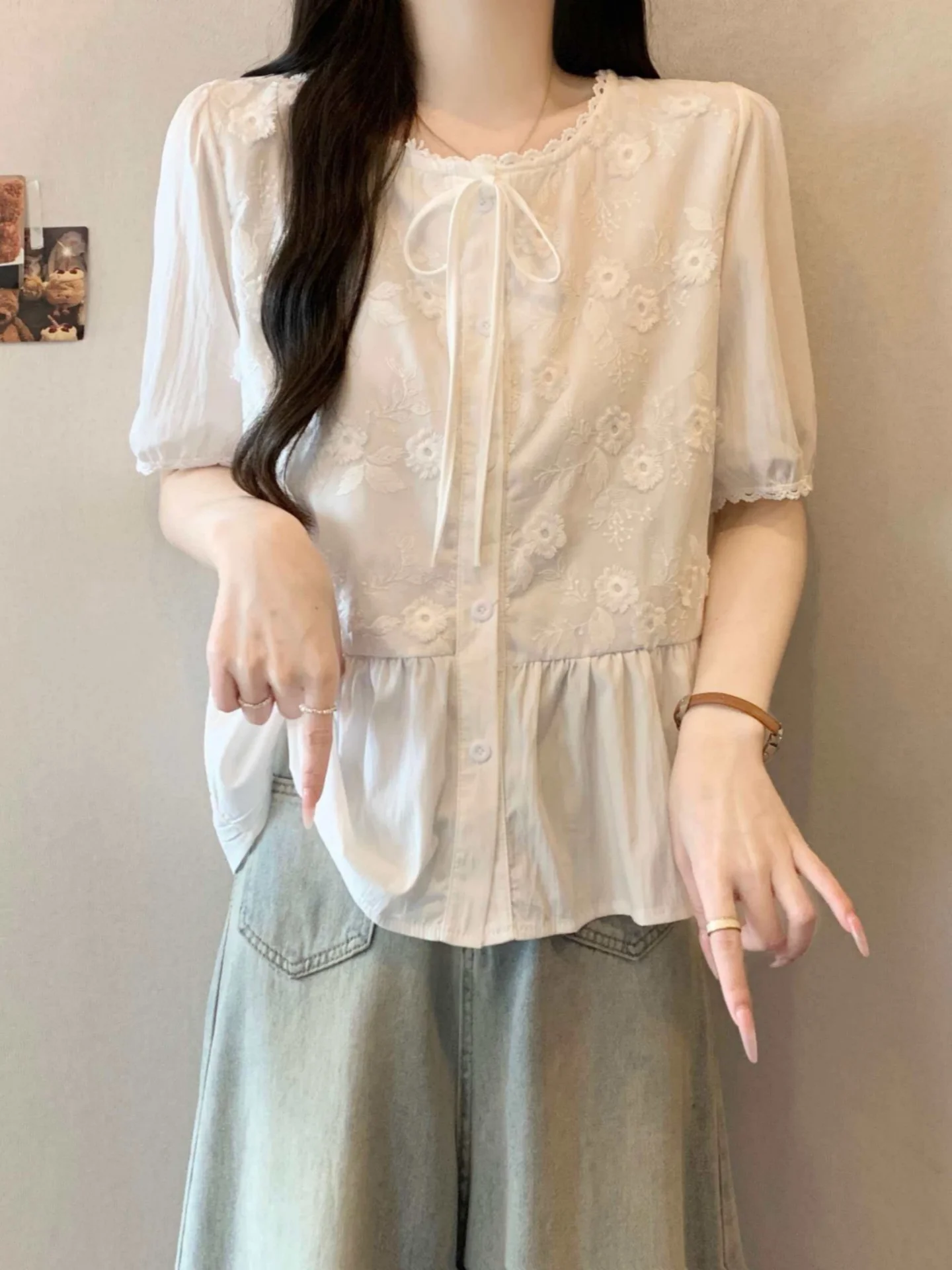 White Lace Embroidery Short Sleeve Women's Shirt Summer New plus Size Slimming Base Layer Top Korean Style Loose Fit Breathable
White Lace Embroidery Short Sleeve Women's Shirt Summer New plus Size Slimming Base Layer Top Korean Style Loose Fit Breathable
